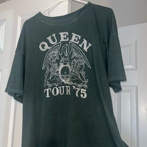 American Eagle Oversized Band Tee (Queen)